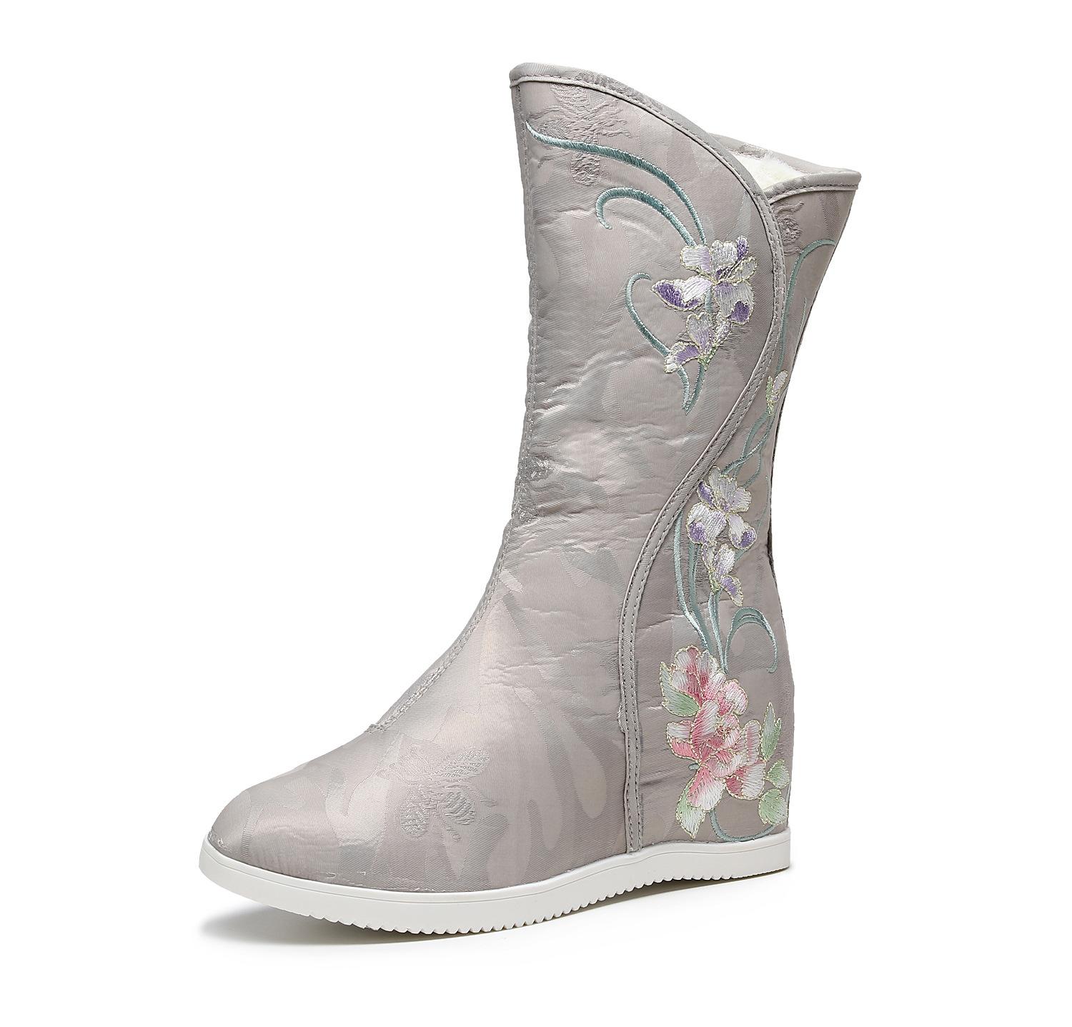 Женские сапоги с этнической вышивкой — фото 6