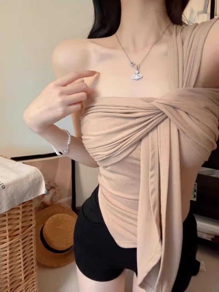 Irregular Black One-Shoulder Strap Tank Top - Sexy, Stylish Design for Women in Early Spring