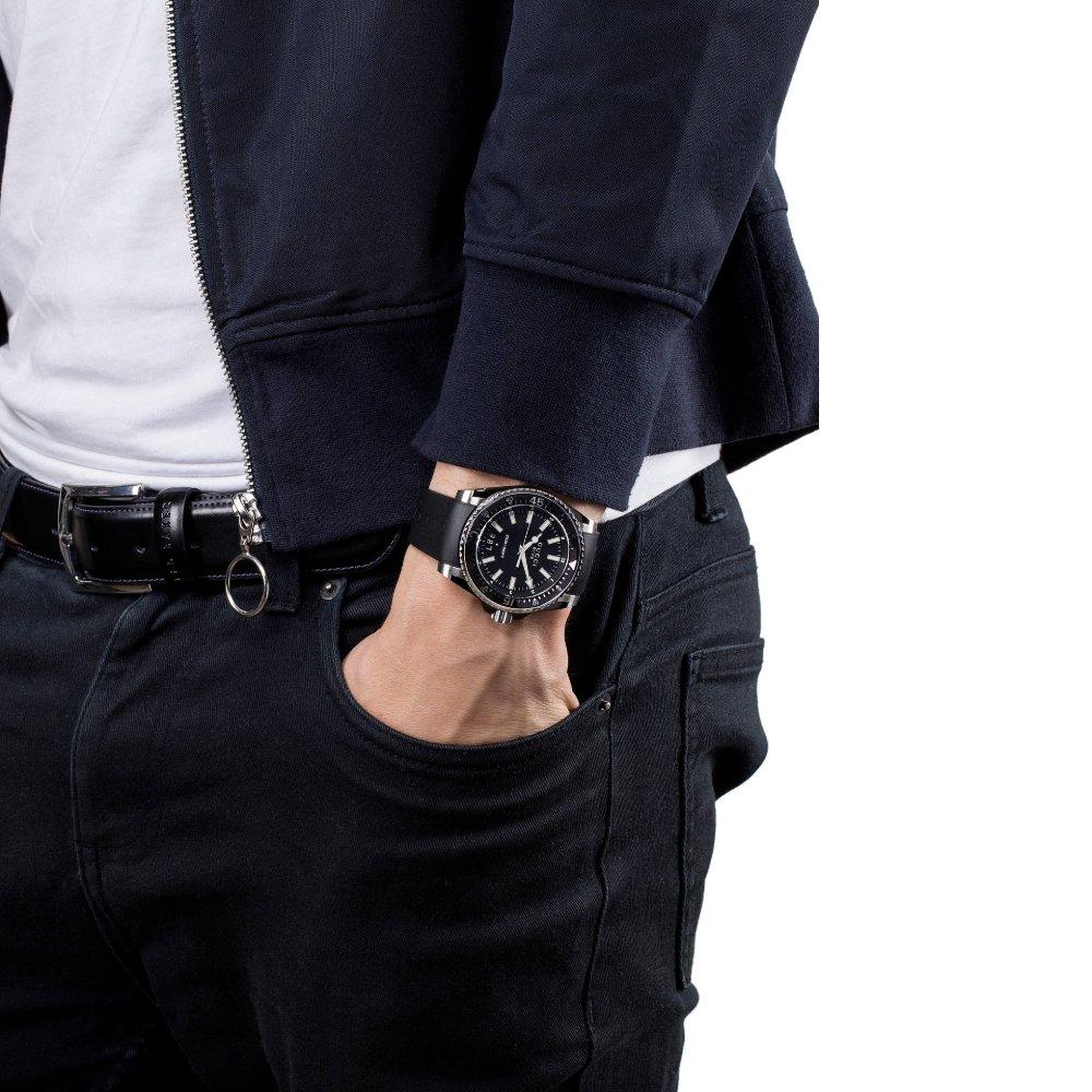 Gucci Reloj de buceo para hombre YA136204, color negro