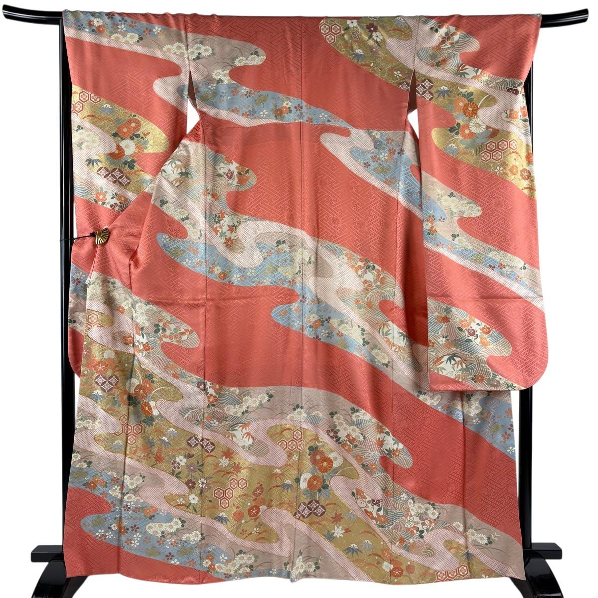 

Furisode, length 165cm, sleeve length 67.5cm L, haze, flowers, gold thread, gold color, salmon pink, pure silk, excellent item [Used]