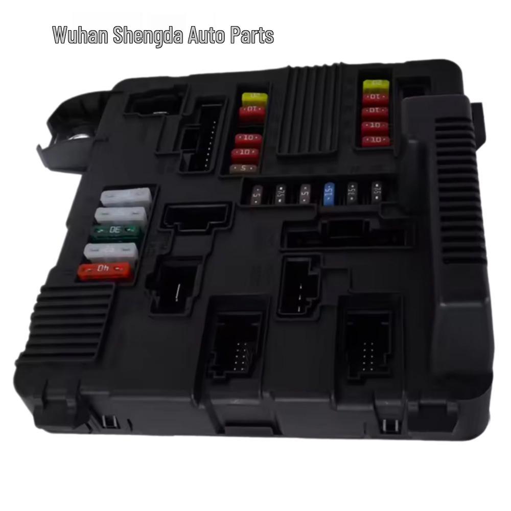 Renault Megane Engine Fuse Box (Part Numbers: 8200306033, 8200306032)