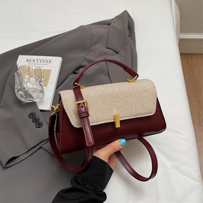 

Весна 2026 новая корейская женская сумка модная простая текстура однотонная ручная сумка маленькая квадратная сумка на плечо через плечо красный