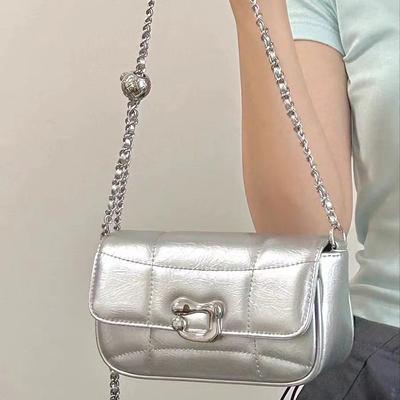 Silberne kleine quadratische Tasche für Damen Neue trendige Ketten-Achsel-Schultertaschen Modische vielseitige strukturierte Arbeits-Umhängetasche