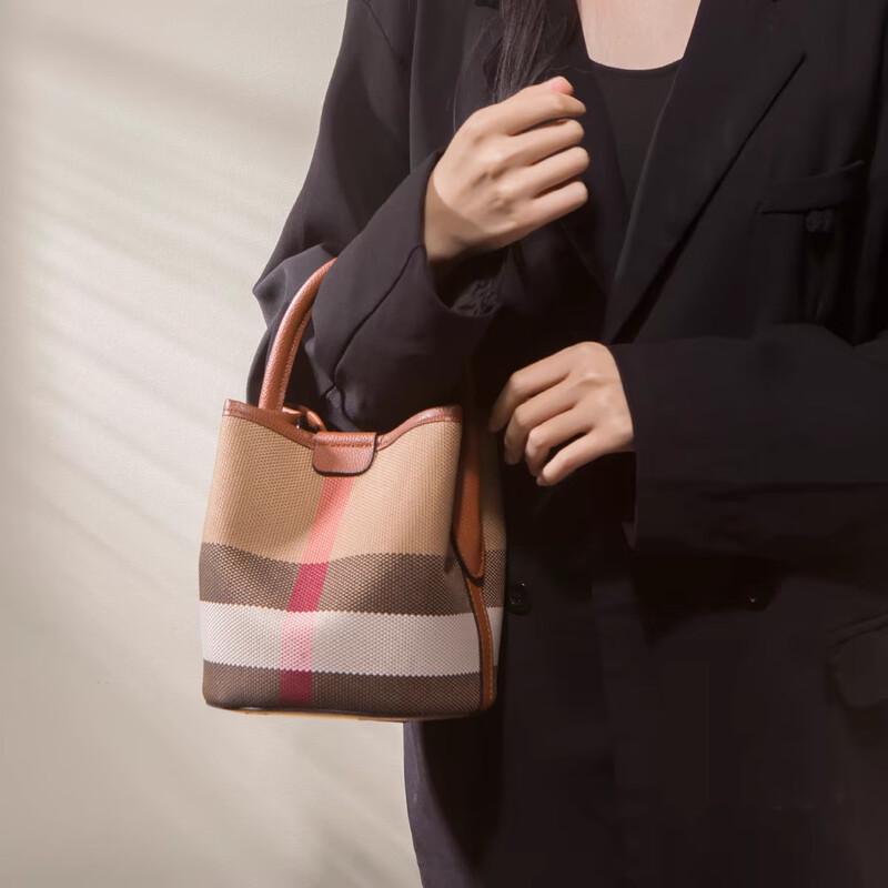 Женская плетеная сумка-ведро REWELL 2025 в клетку