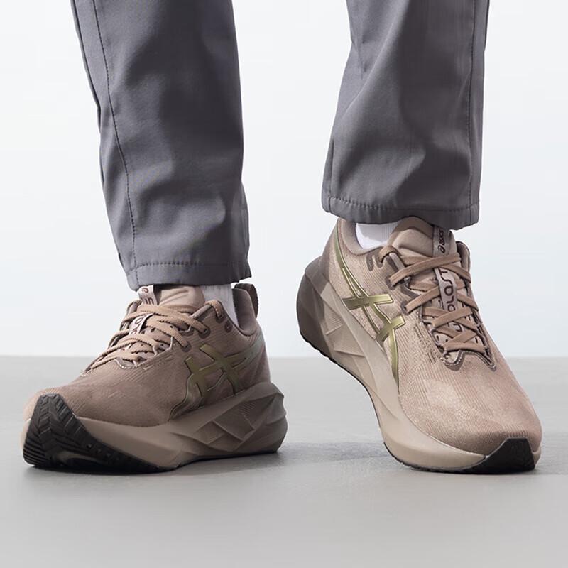 ASICS Men s NOVABLAST 5 Lightweight Cushioning Running Shoes 7