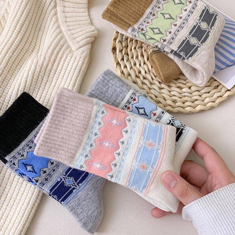Autumn and Winter Retro Diamond-patterned Striped Thickened Cashmere Mid-calf Socks for Trendy Women