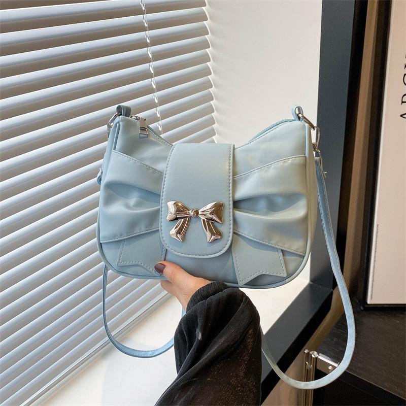 Fashionable Crescent Shoulder Bag Trendy Street Style For Women 2024 With Pleats In Black