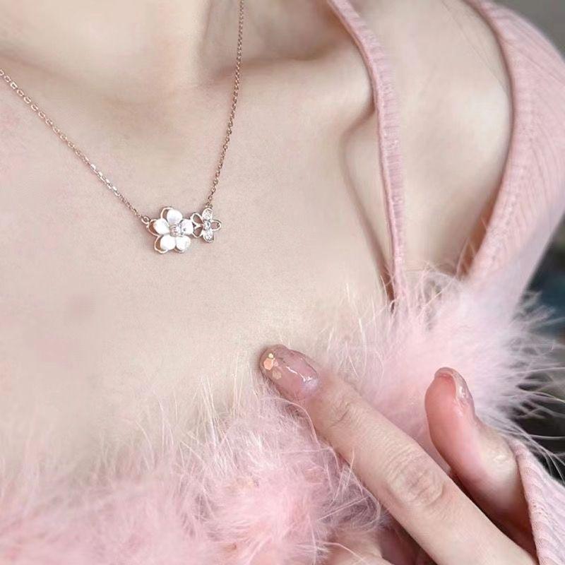 Sakura Shell Necklace: Spring/Summer Romantic Floral Collarbone Chain for Women - Light Luxury, Elegant & Sweet 2023 Style