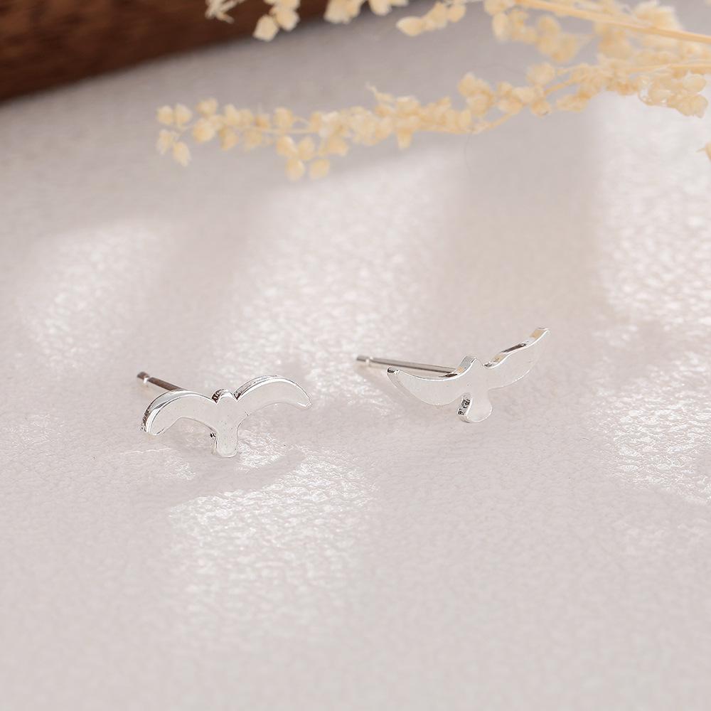 Asymmetrical Seagull Ear Clip - No Piercing, Minimalist Style Swallow Bird Cartilage Earring