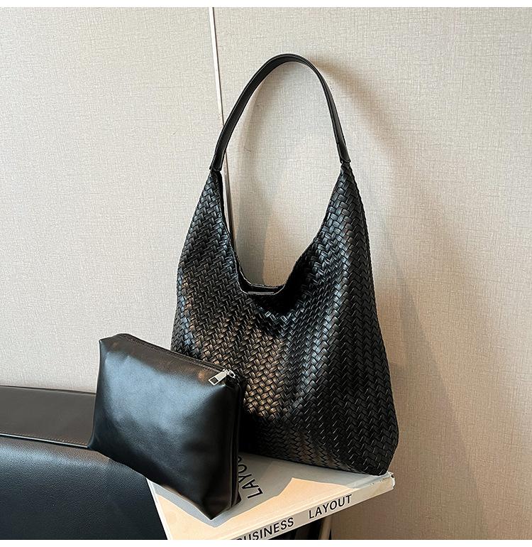 Retro woven bag women's large-capacity autumn and winter leisure shoulder mother and child bag commuter tote bag