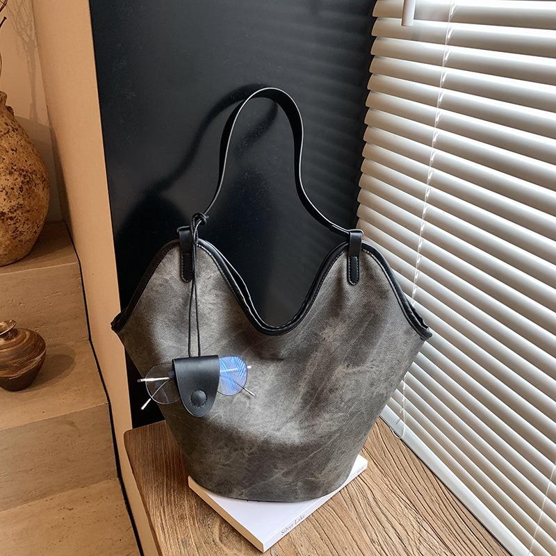 Simple large-capacity bag women's new fashion versatile casual shoulder bag commuter tote bag