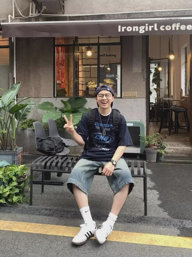 Unisex Retro Washed Denim Shorts: Loose, Casual, Straight, Wide-Leg Cropped Pants