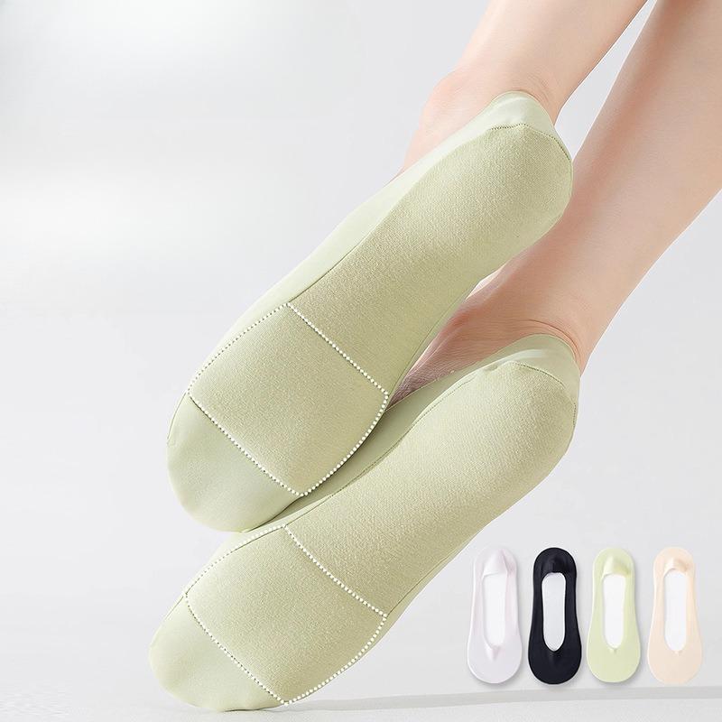 3 Pairs of Female Summer Thin Cotton Non Drop with Anti Skating Silk Shallow Mouth Invisible Deodorant Sweat Socks