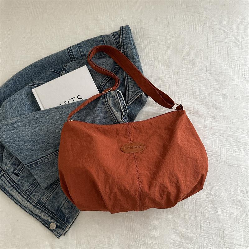 

2025 summer new models are popular this year, large-capacity silk scarves, handbags are versatile ins temperament simple women s bags