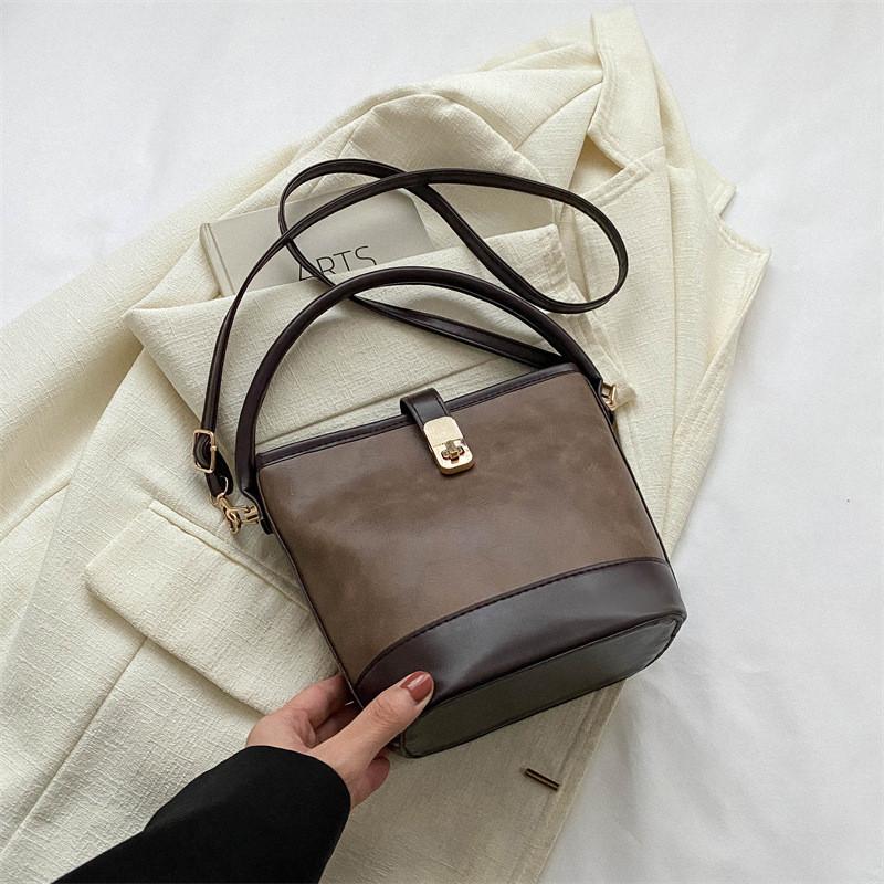 Stylish And Trendy 2023 Bucket Bag In Brown Chic Minimalist Design For Casual Use