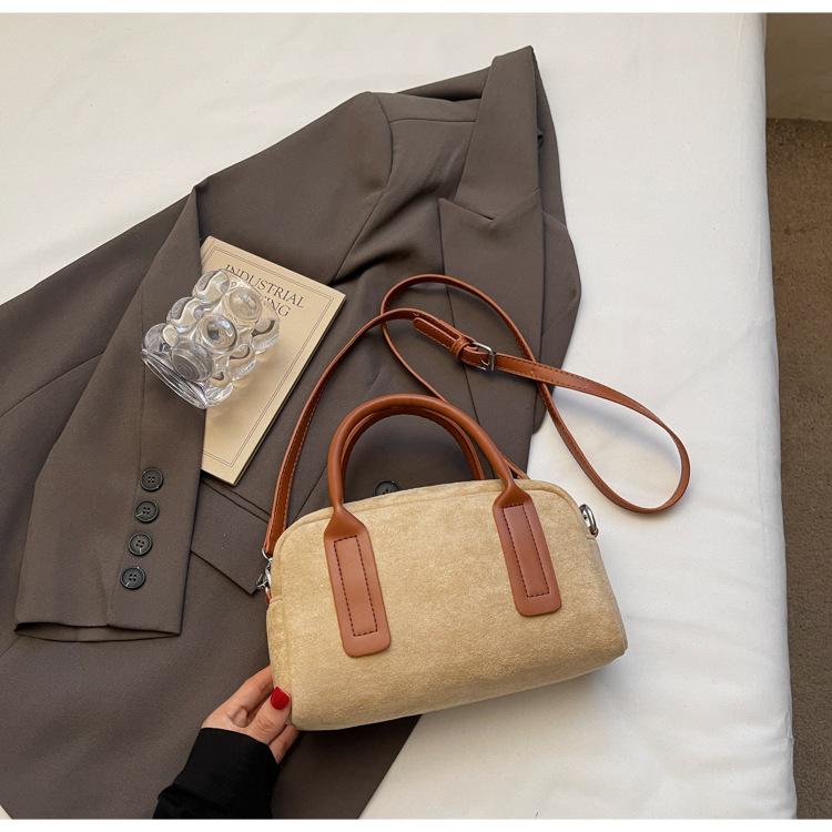 Vintage matte handbag women's 2025 new niche bowling pillow bag commuter shoulder messenger bag