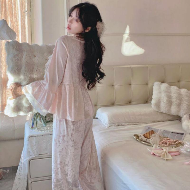 New Style Fall and Winter Sweet Lace Court Style Pajamas Female Set Canary Velvet Warm Loungewear Pajamas for Women Sleepwear