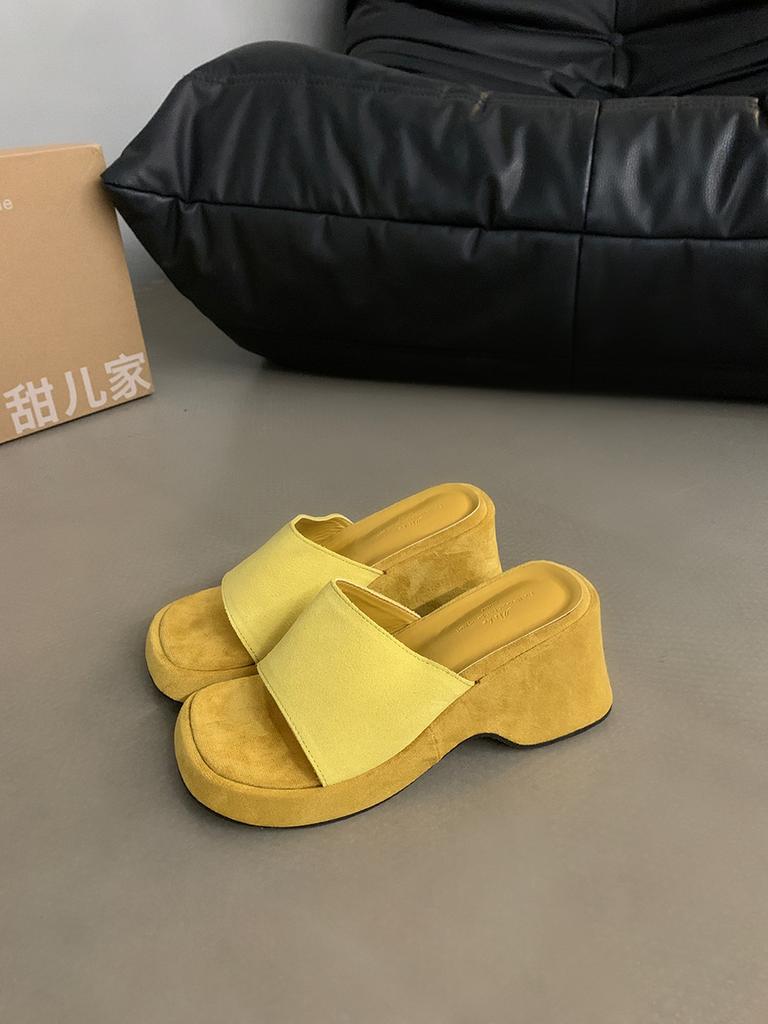 Small Retro Height-increasing Slippers Women's Shoes Wear 2025 New Summer Fashion Thick-soled Sandals