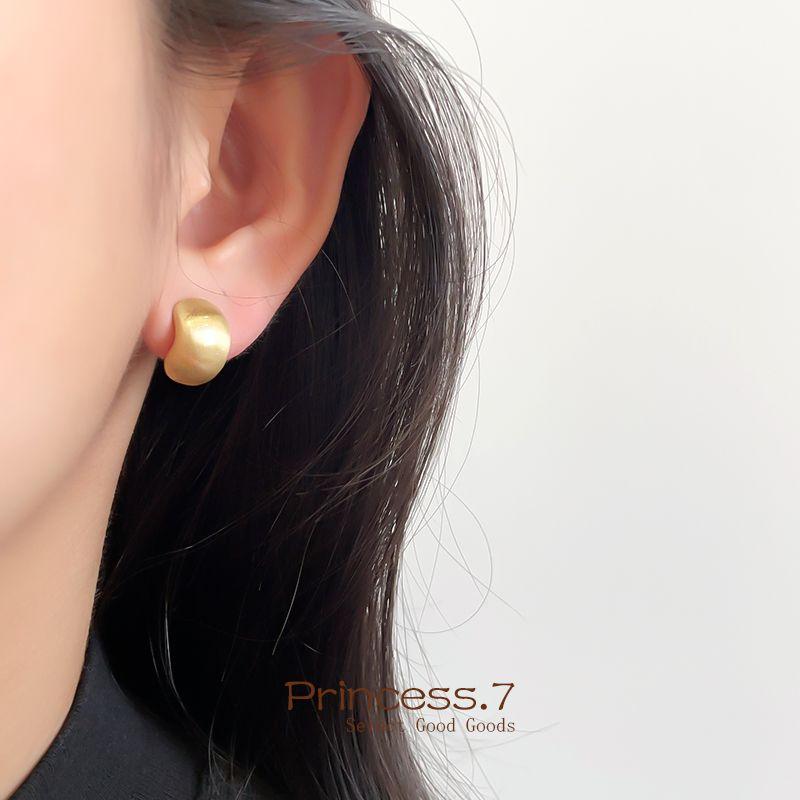 

Brushed Exquisite Small Korean Style Mosquito Coil Accessible Luxury Ear Clip Gold pair of earrings