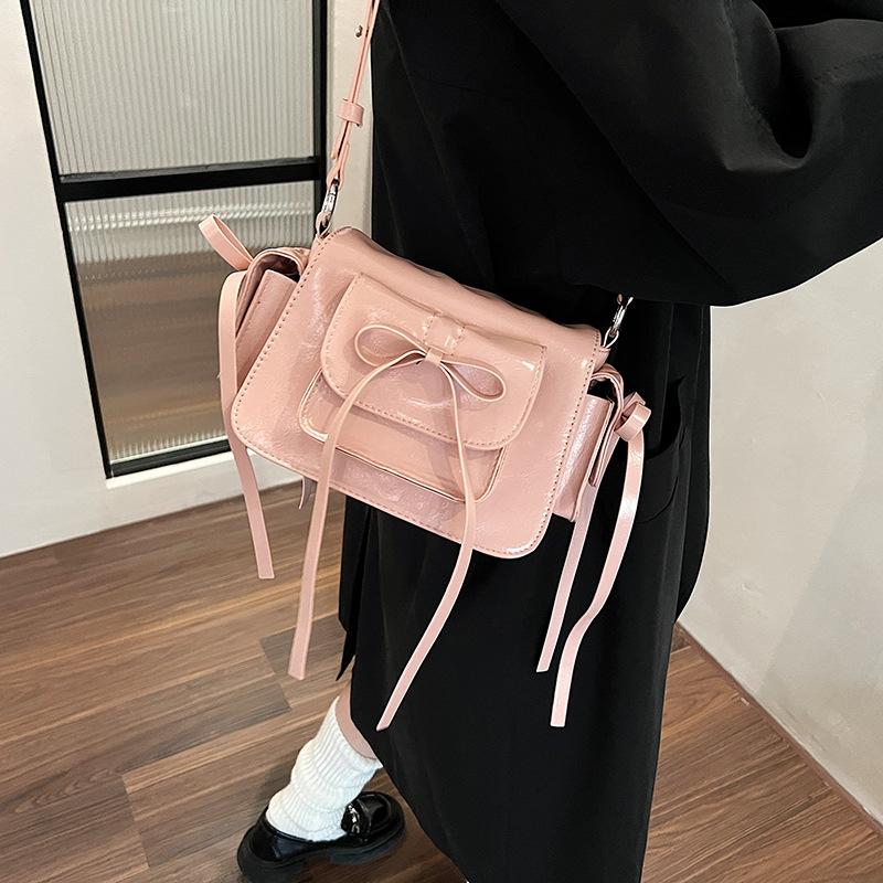 2025 autumn new bow shoulder armpit bag niche high-end commuter portable shoulder crossbody small square bag