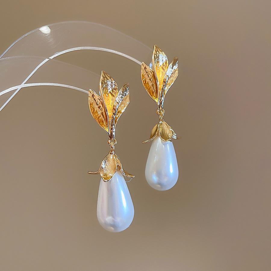 Elegant Pearl Petal Tassel Earrings - High-End, Versatile Design with a Touch of Luxury