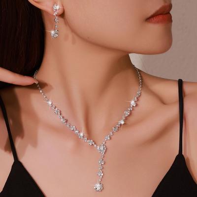 New Set of Exquisite Claw Chain Necklace and Exaggerated Earring Set, Two-piece Set with Water Droplet Necklace and Evening Accessories for Women
