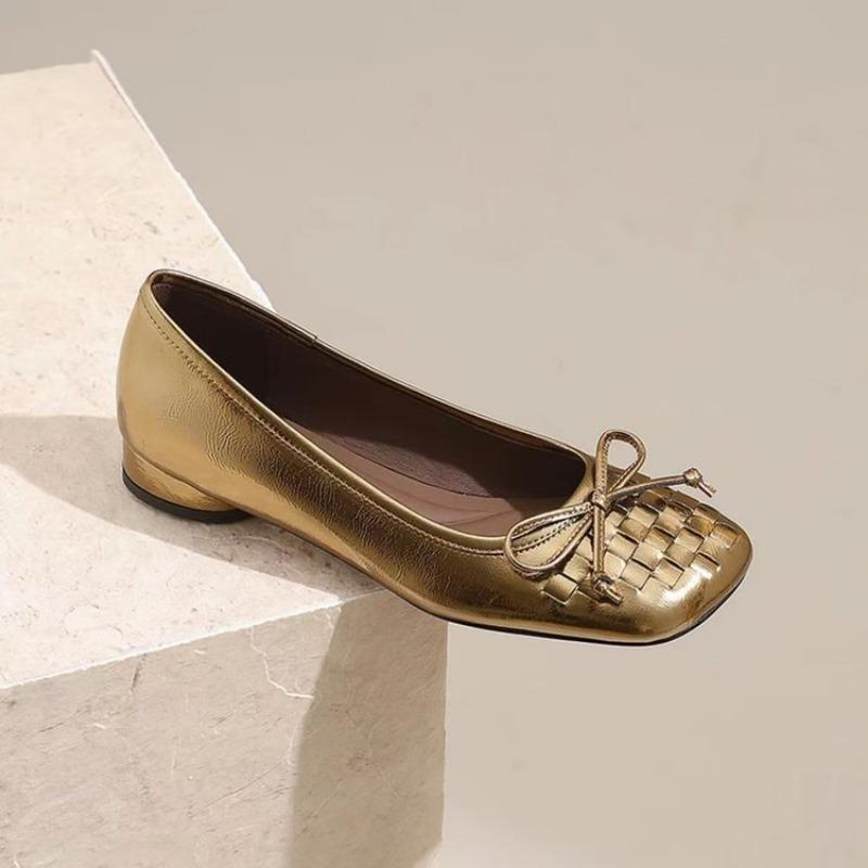 Retro woven low-heeled small leather shoes women's autumn new square head shallow mouth temperament fashion shoes