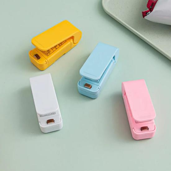 Mini Heat Bag Sealer Portable Plastic Clip Machine Handheld Vacuum Sealer One-Click Operation Kitchen Gadgets