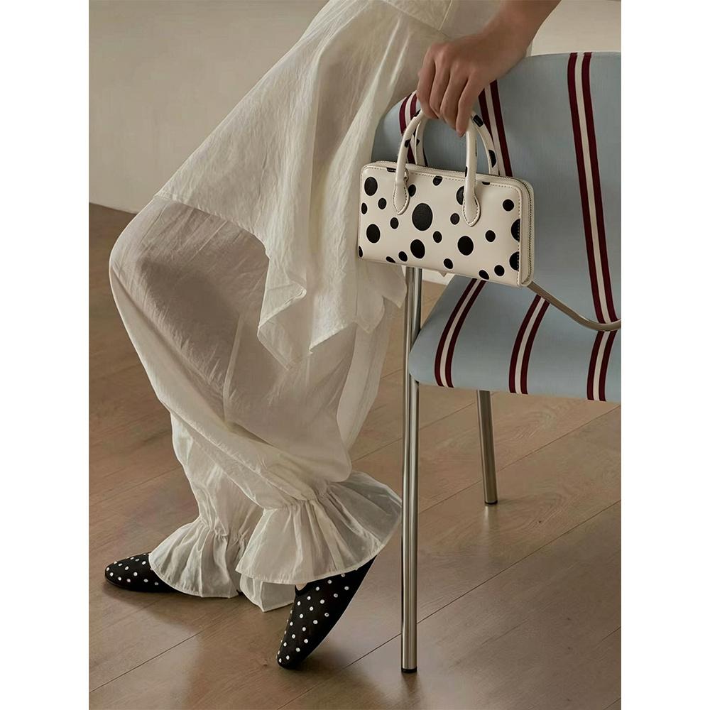 Polka dot small square envelope bag, shoulder/crossbody bag, handbag, fashionable women's shoulder bag with a touch of luxury.