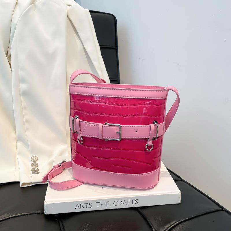 Autumn new Spice Girl locomotive bag fashion trend commuter shoulder women's bag messenger bag bucket bag