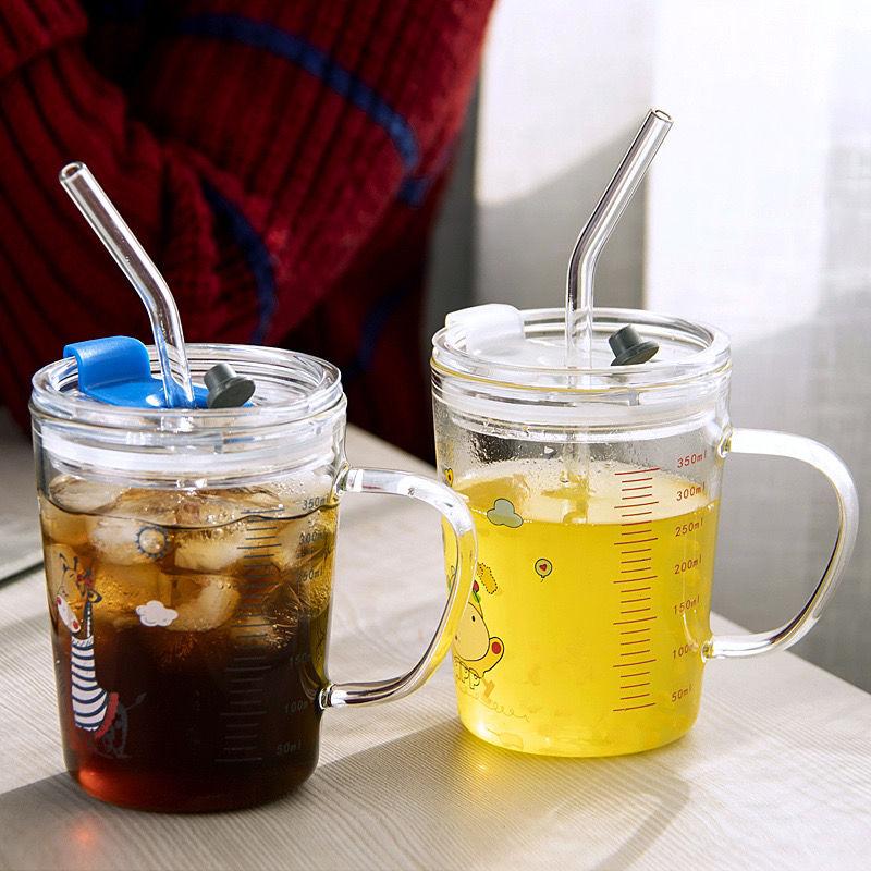 Klassischer heizbarer Milchbecher mit Strohhalm, Kreativer süßer Cartoon-Kaffeebecher, Verdickter hitzebeständiger Glas-Messbecher, Fruchtsaft-Trinkgeschirr
