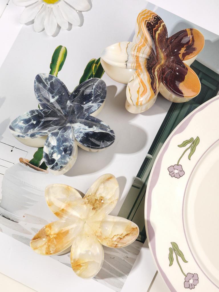 Hawaiian Flower Hair Claw Clips for Women,Gradient Large Barrette for Thick Hair,No-slip Hairpins Women Beach Hair Accessories