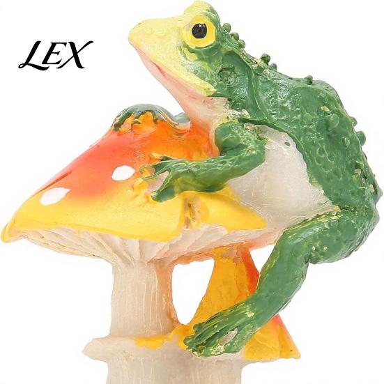 Decorative Miniature Animals for Fish Tanks Resin Frog on Mushrooms Figurine, DIY Micro Landscape Bonsai Ornament, Waterproof Terrarium Decorations