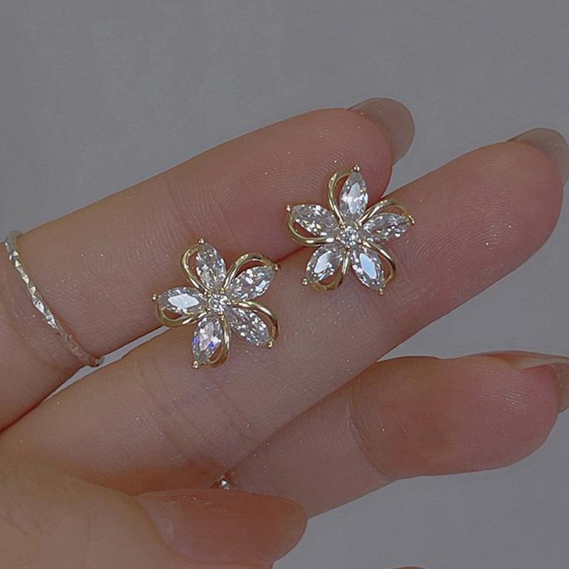 Dainty Flower Stud Earrings for Women Piercing Cartilage Ear Ring Cute Zircon Gold Color Women's Aesthetic Jewelry Gift