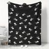 Bettdecke mit Totenkopfmuster, bestes Geschenk für Jungen und Mädchen, flauschige weiche kleine Decke für Sofa Bett Auto Camping Outdoor