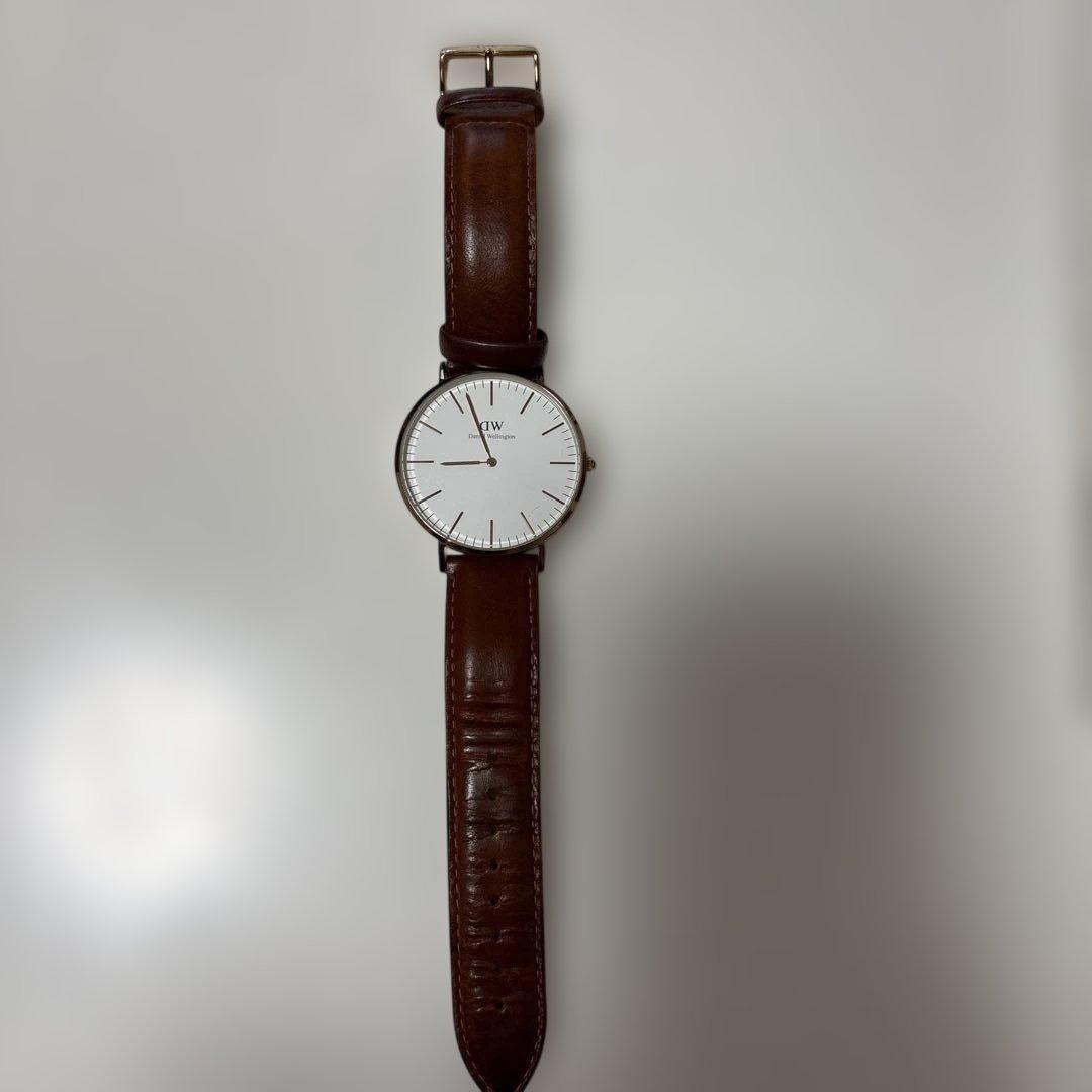 Used Daniel Wellington quartz watch body brown leather