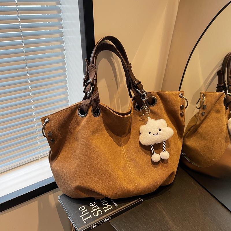 

Outer single autumn and winter retro large-capacity bag women s 2024 new casual commuter messenger bag single shoulder canvas tote bag коричневий