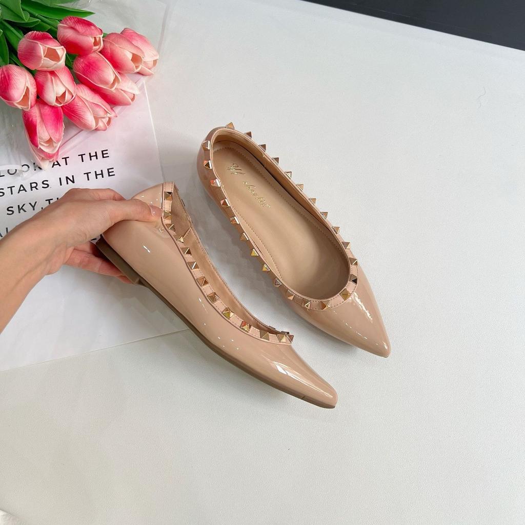Sheepskin version~ inner height increase 5cm rivet shallow mouth pointed leather French temperament single shoes women's versatile commuter flats