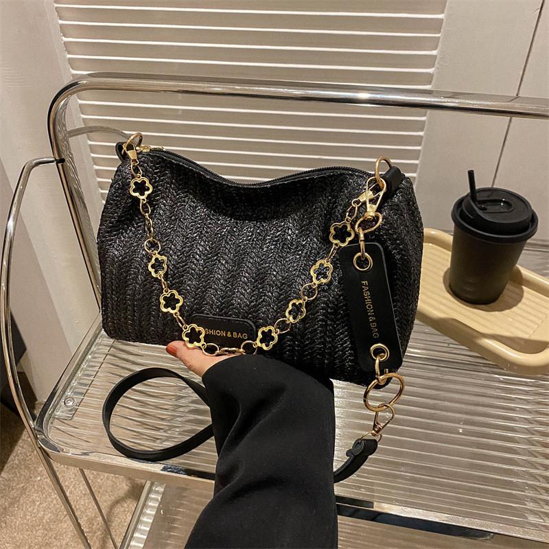 

Stylish Urban Chic Pu Leather Tote Bag For Women With Zipper Closure And Sleek Design