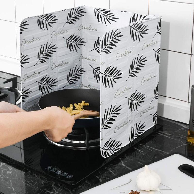 

Nordic Heat-Resistant Stove Top Oil Splash Guard - Fireproof, Washable Aluminum Foil Barrier 84.5*32.5*0.08cm