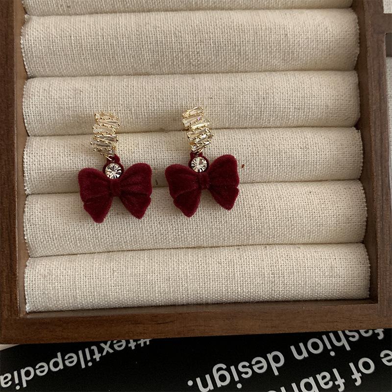 

Autumn and Winter Temperament Real Gold Electroplated Silver Needle Bow Earrings Retro Versatile Earrings Exquisite Earrings Female Niche