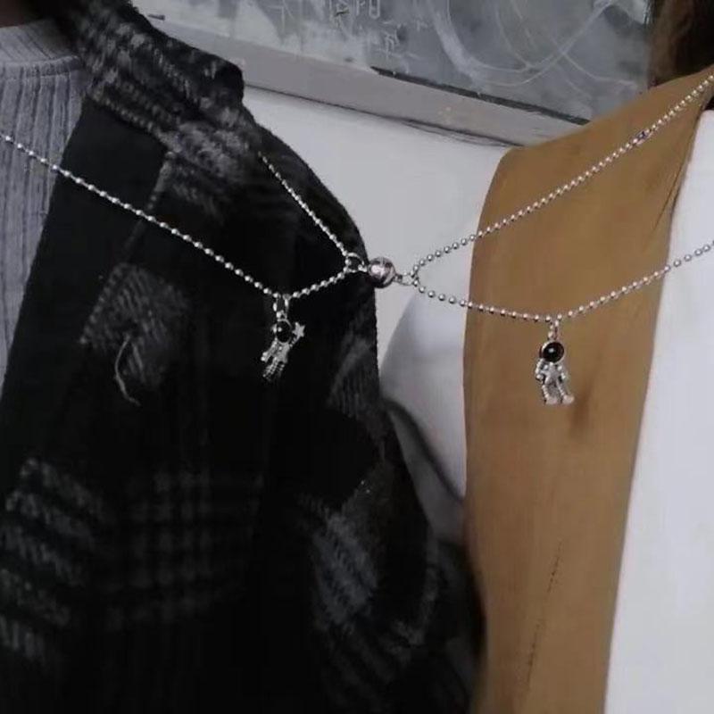 2Pcs Lovers Matching Friendship Spaceman Astronaut Pendant Magnetic Distance Couple Necklace Jewelry Anniversary Gift