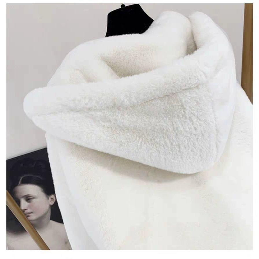 Women's Autumn and Winter plush fashion warm lamb fur jacket with Faux Otter fur hood, loose coat jacket