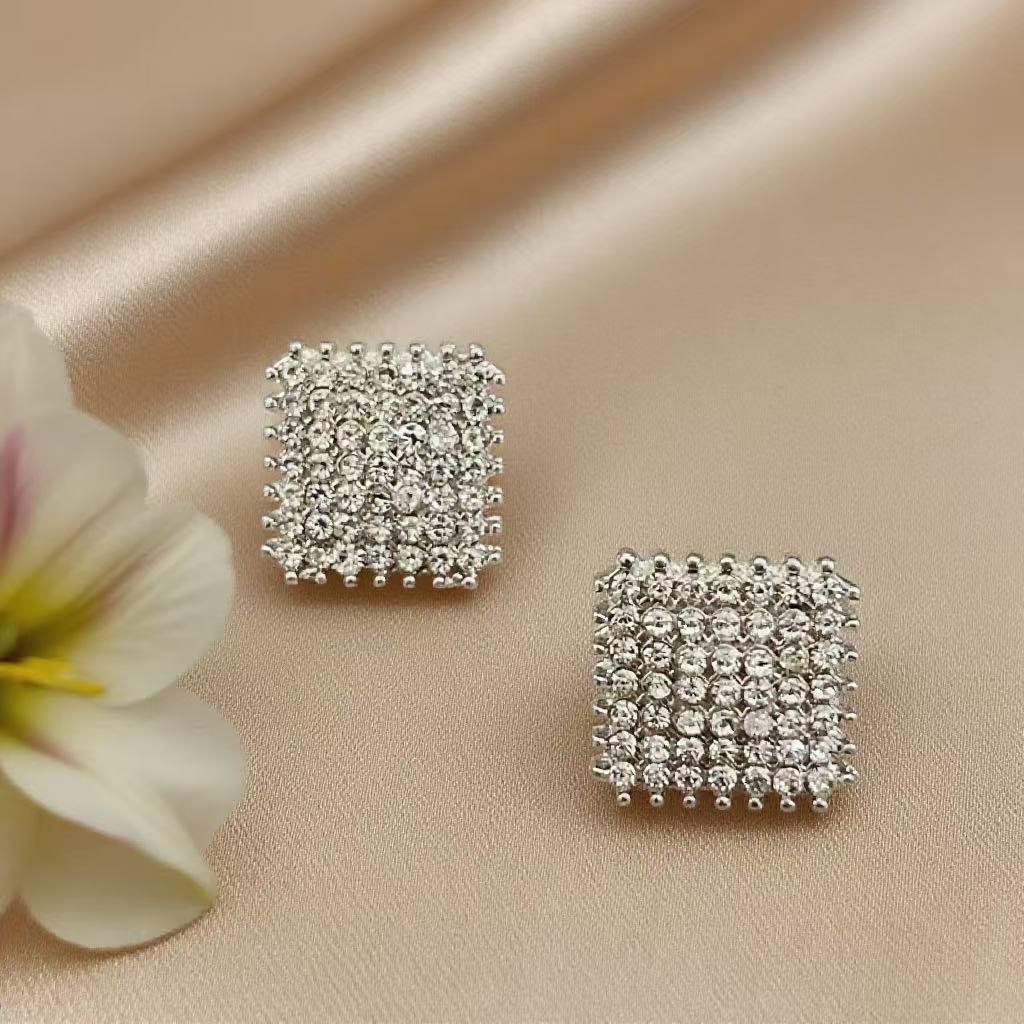 Geometrische Diamant-Steckohrringe für Damen - Einfaches Mode-Statement