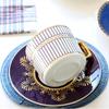 Feines Knochenporzellan Kaffeetassen- und Untertassensets, 270 ml Wunderschön glasierte Teetasse mit Goldrand und Henkel, Keramik-Kaffeetassen mit goldenem Löffel