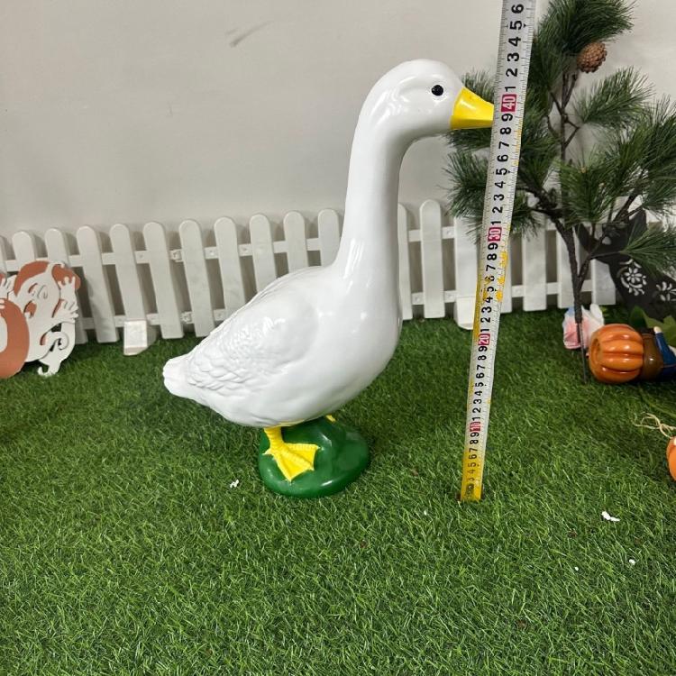Decorative White Geese Statue Nontoxic Resins Outdoor Art Ornaments for Year Round Garden Yard Patios Display
