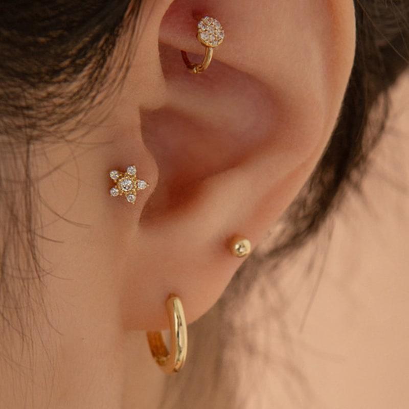 LUNNE 14k Flower Cubic Labret Tragus Piercing (14K Gold) #W06