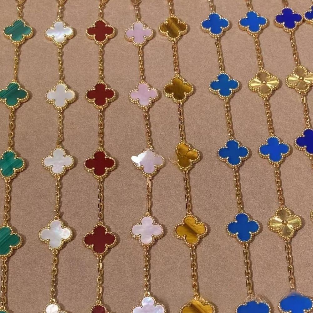 Hochwertiger roter Chalcedon Laser vierblättriges Kleeblatt fünfblütiges Armband 18K Roségold leichter Luxusschmuck Geschenk für Freundin