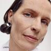 Merit Der Minimalist Perfektionierender Teint Foundation Und Concealer Stick 0,23 Unzen Leinen Hell Neutral