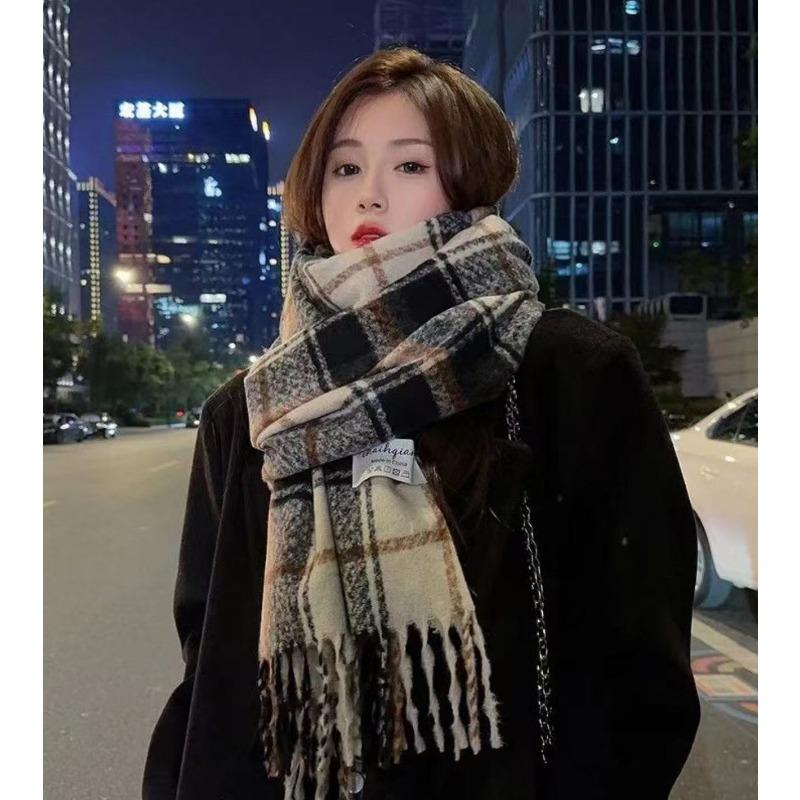 Christmas atmosphere New red plaid scarf Women's winter versatile thickened senior sense Students keep warm
